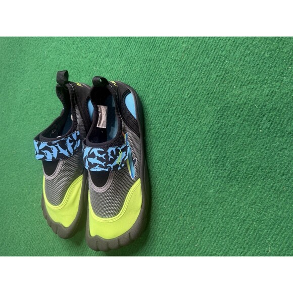 Newtz Boys Youth Water Shoes Size 2/3 UPF 50+  Toe Shoes - Picture 2 of 6